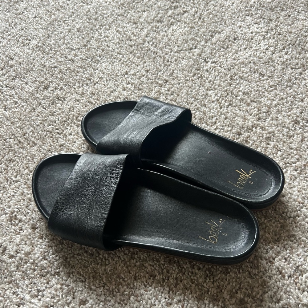 Black Beek Sandals